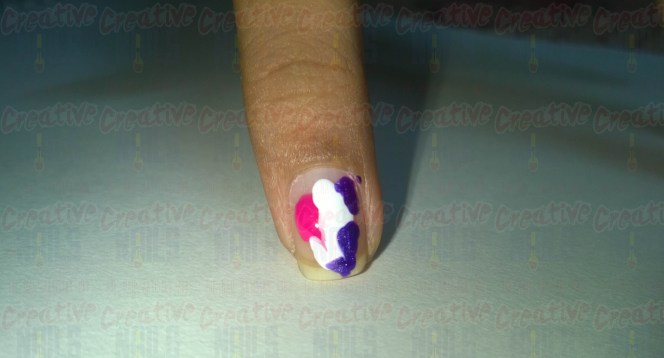 Put Lines of the required colors on your nail